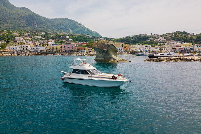 tour-of-ischia-in-private-yacht