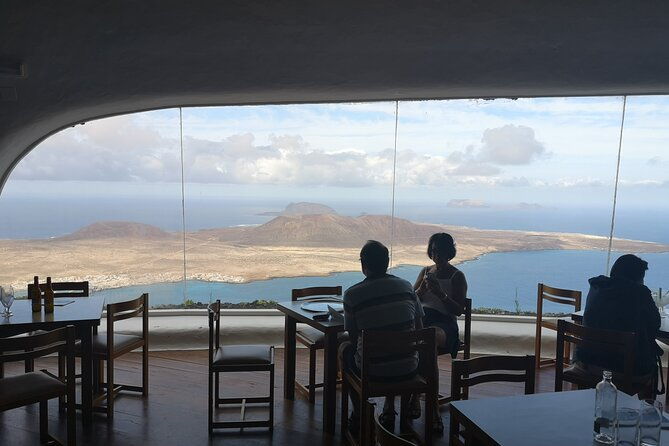 tour-of-jameos-del-agua-cave-of-the-greens-and-viewpoint-from-the-cliffs