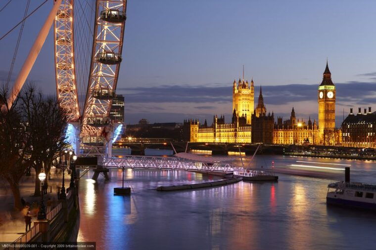tour-of-london-and-christmas-day-lunch-cruise