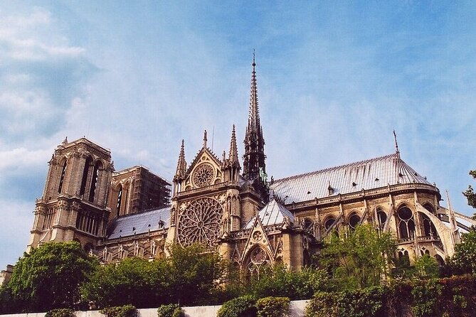 tour-of-notre-dame-area-with-entry-ticket-to-archeological-crypt