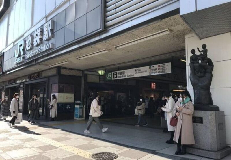 tour-of-one-of-the-worlds-largest-anime-and-manga-shops