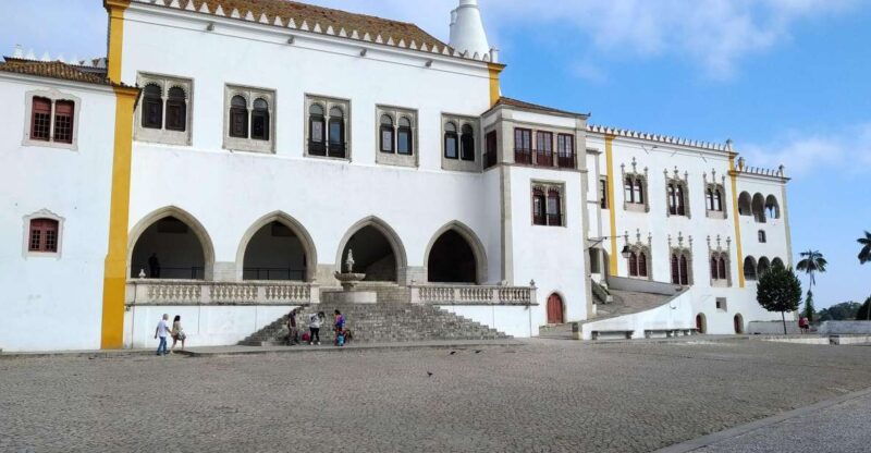 tour-of-pena-palace-azenhas-do-mar-cabo-da-roca-and-cascais