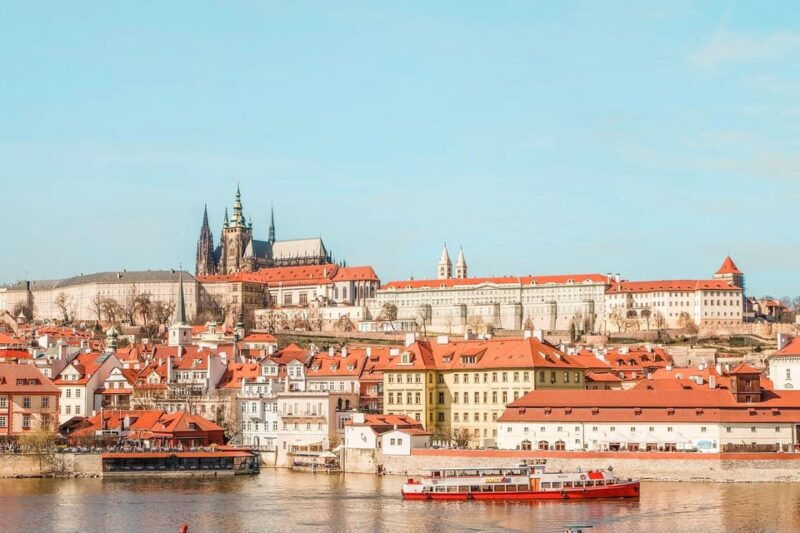 tour-of-prague-castle-in-italian-language-ticket-included