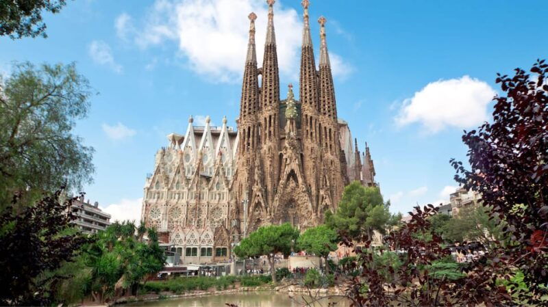 tour-of-stories-and-legends-inside-the-sagrada-familia