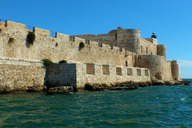 tour-of-the-island-of-ortigia-and-exploration-of-sea-caves-with-baths