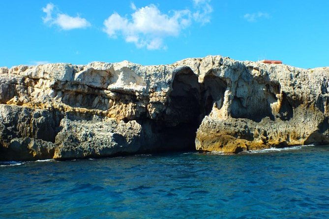 tour-of-the-island-of-ortigia-and-exploration-of-sea-caves-with-baths
