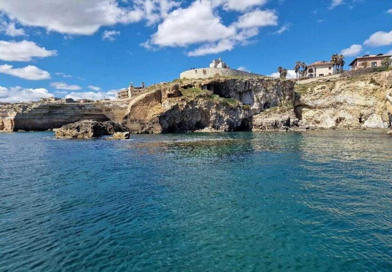 tour-of-the-island-of-ortigia-blue-grotto-dolphin-watching