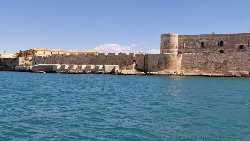 tour-of-the-island-of-ortigia-blue-grotto-dolphin-watching