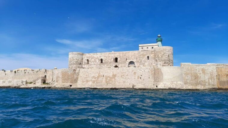tour-of-the-island-of-ortigia-blue-grotto-dolphin-watching