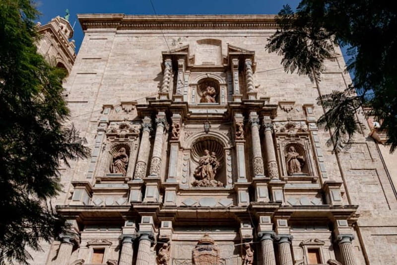 Tour of the popular neighborhood of El Carmen - Exploring the Heart of Valencia: The El Carmen Neighborhood Tour