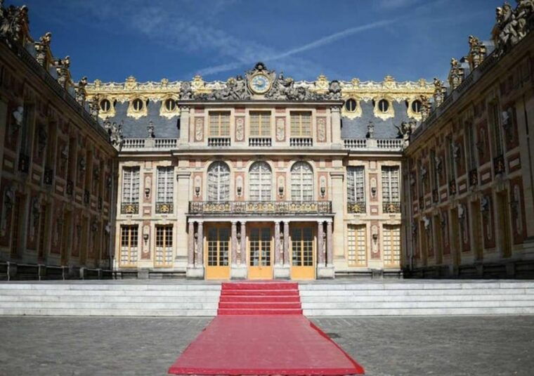 tour-of-versailles-palace-gardens-with-legendary-sun-king