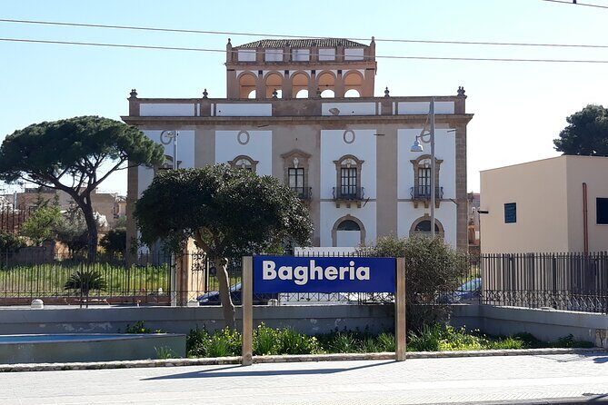 Tour of Villa Palagonia and Street Food itinerary in Bagheria - Exploring Bagheria’s Streets