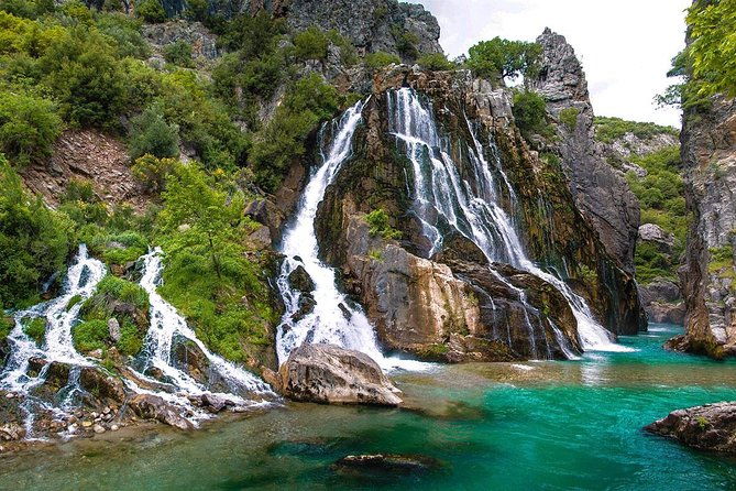 tour-of-waterfall-unique-2