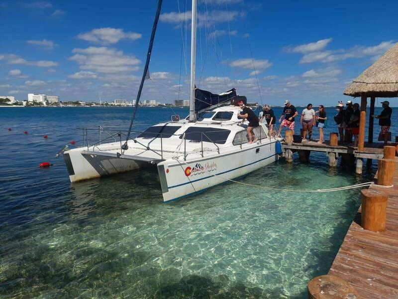 tour-on-isla-mujeres-catamaran