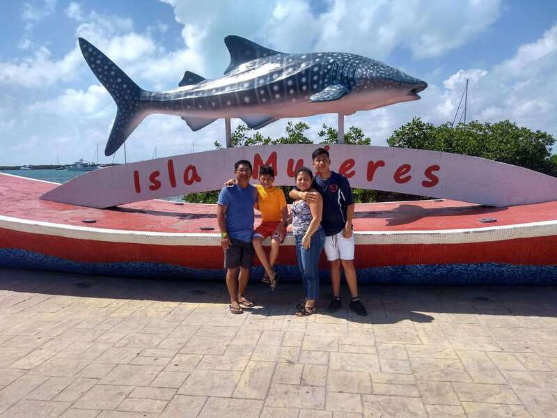 tour-on-isla-mujeres-catamaran