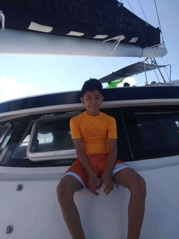 tour-on-isla-mujeres-catamaran