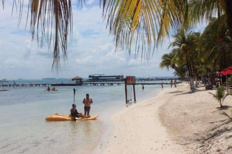 tour-on-isla-mujeres-catamaran