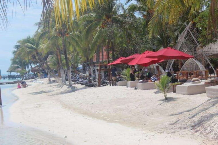 tour-on-isla-mujeres-catamaran