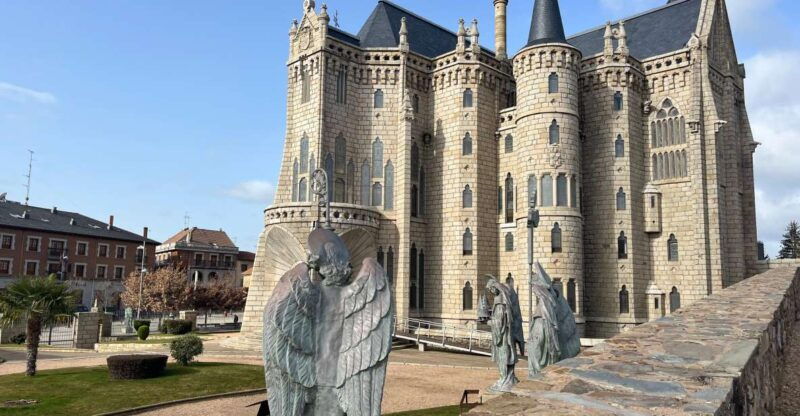 tour-oviedo-castrillo-polvazares-astorga-and-leon-cathedral