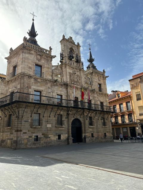 tour-oviedo-castrillo-polvazares-astorga-and-leon-cathedral