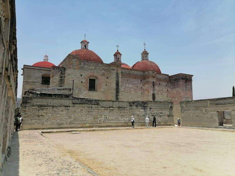 tour-petrified-waterfalls-hierve-el-agua
