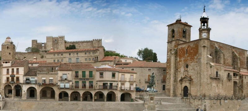 TOUR POR TRUJILLO CON ENTRADAS A MONUMENTOS - Key Points