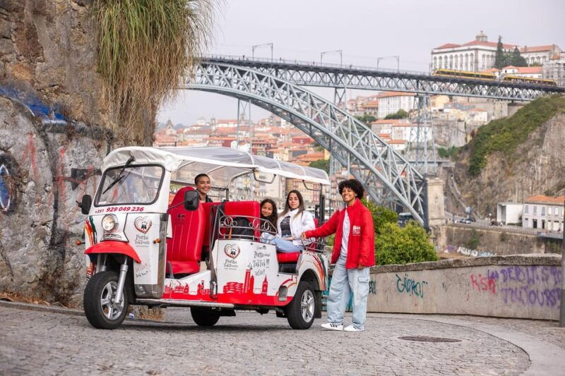 tour-porto-tuk-tuk-adventure-with-a-classic-port-wine