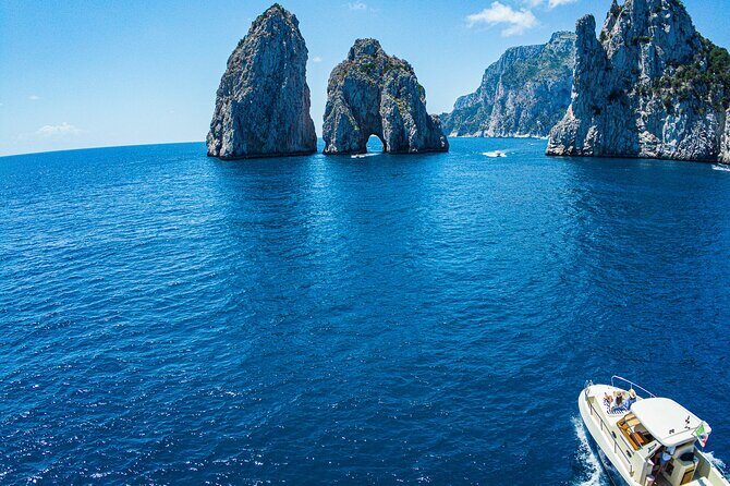 Tour Privato di Capri in Barca - The Complete Experience of the Tour Privato di Capri in Barca