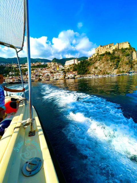 tour-scilla-by-boat-admire-scilla-from-the-sea