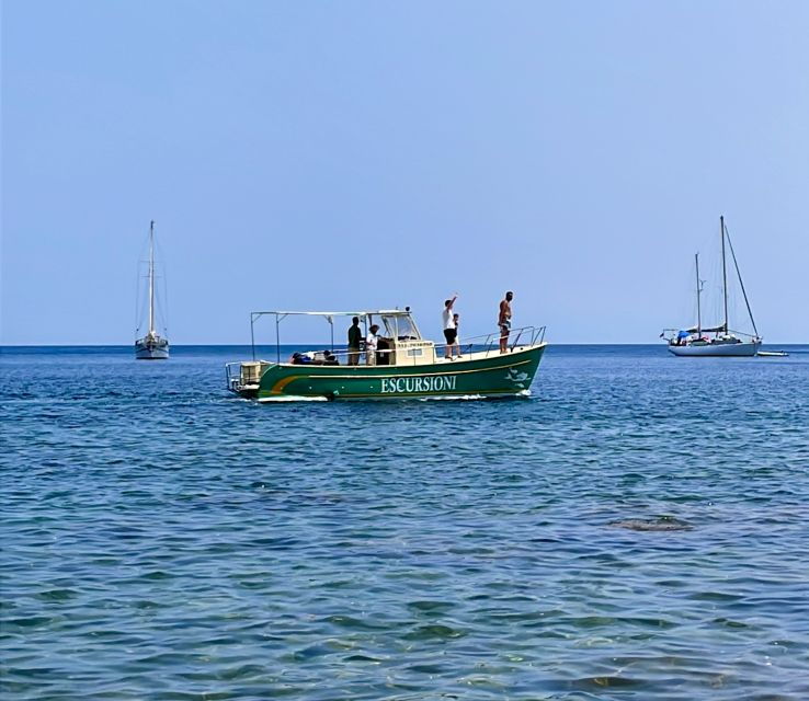 tour-scilla-by-boat-admire-scilla-from-the-sea
