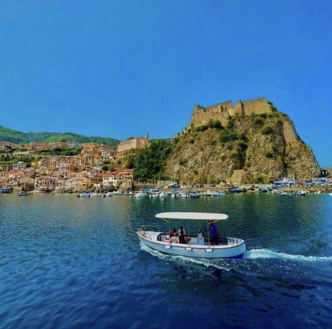 tour-scilla-by-boat-admire-scilla-from-the-sea