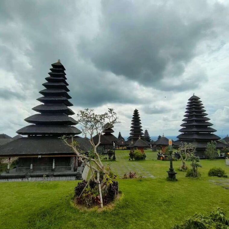 tour-the-island-of-bali-with-expert-tour-guides-in-spanish