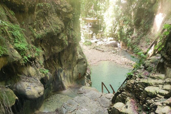 tour-to-7waterfalls-in-damajagua-with-zip-line-and-lunch-included