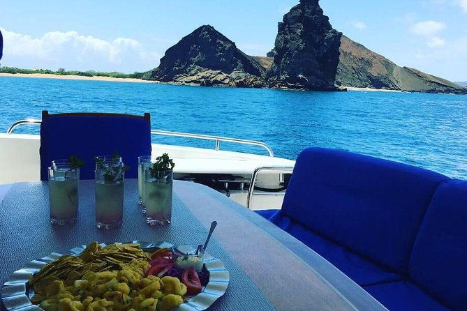 tour-to-bartolome-island-bahia-sulivan