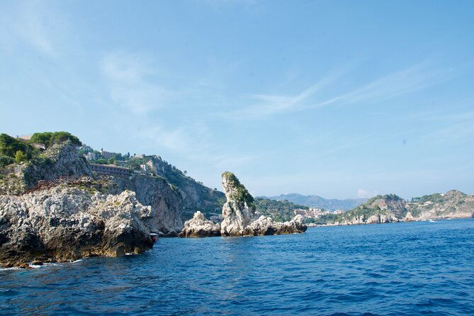 tour-to-bay-of-taormina-isola-bella-and-naxos