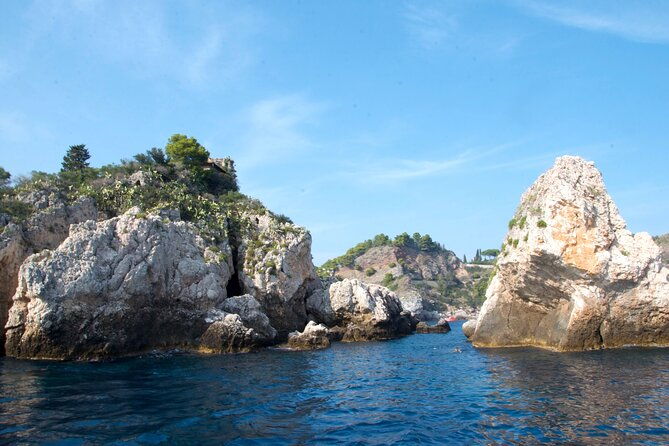 tour-to-bay-of-taormina-isola-bella-and-naxos