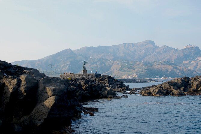 tour-to-bay-of-taormina-isola-bella-and-naxos