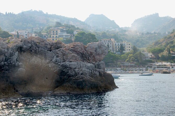 tour-to-bay-of-taormina-isola-bella-and-naxos