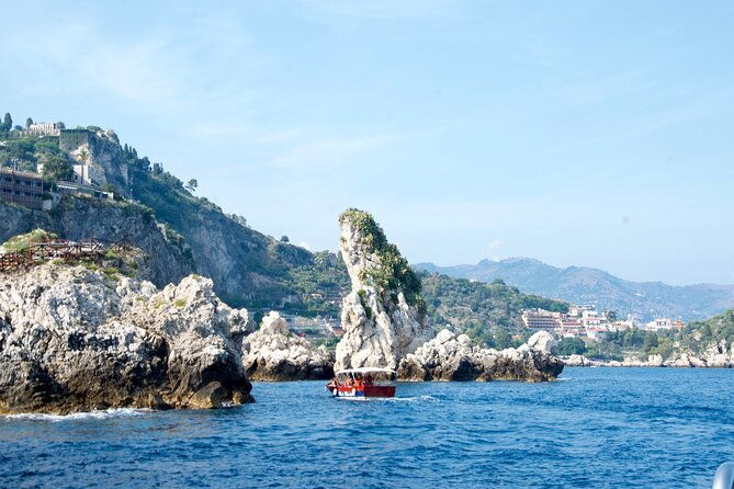 tour-to-bay-of-taormina-isola-bella-and-naxos