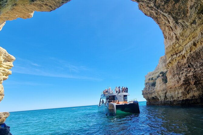 tour-to-benagil-caves-and-coastline-in-albufeira