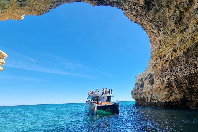 tour-to-benagil-caves-and-coastline-in-albufeira