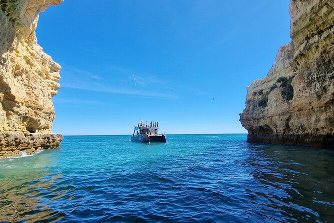 tour-to-benagil-caves-and-coastline-in-albufeira