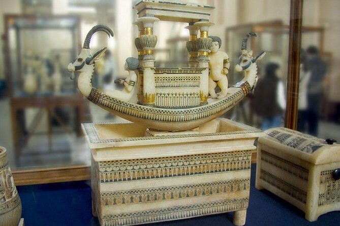Tour to Giza pyramids & Egyptian museum from Alexandria by car - Authenticity and Experience