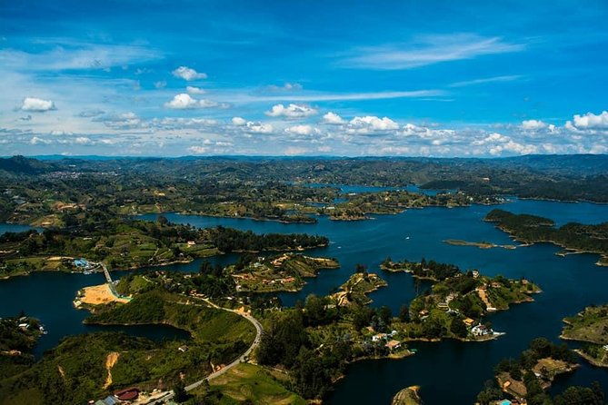 tour-to-guatape-rumbero-boat-access-to-the-stone
