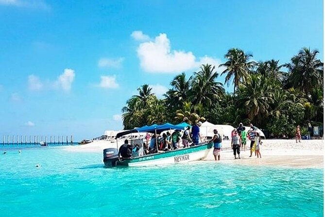 tour-to-johnny-cay-haynes-cay-aquarium-and-mnaglares