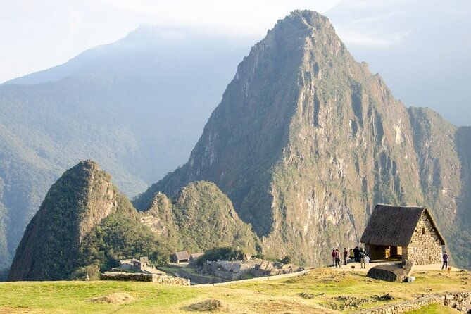 tour-to-machu-picchu-by-panoramic-train-in-2-days