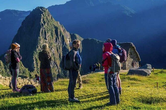 tour-to-machu-picchu-by-panoramic-train-in-2-days