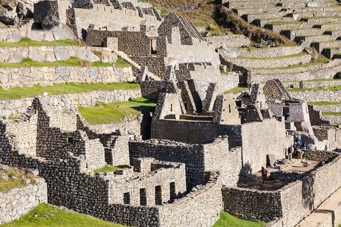 tour-to-machu-picchu-by-panoramic-train-in-2-days