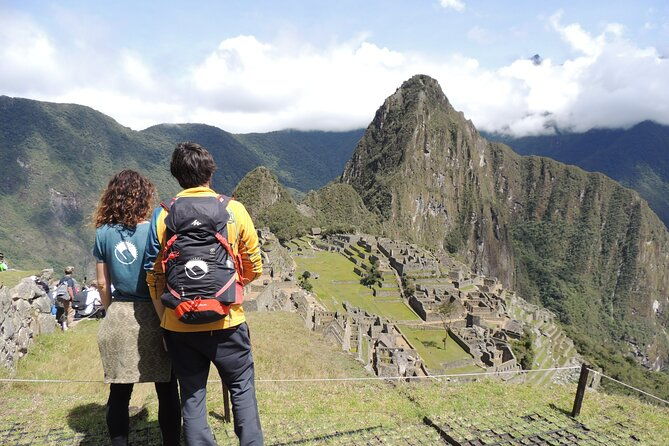 tour-to-machu-picchu-by-panoramic-train-in-2-days