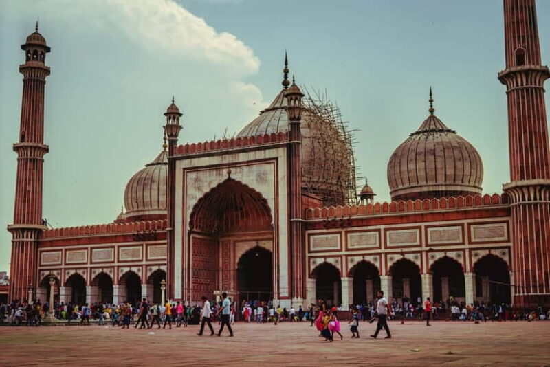 Tour to old delhi with guide and transfer - FAQs